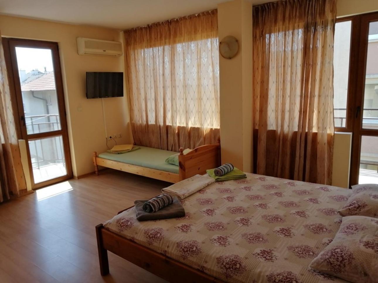 Guest House "Zora - Sarafovo" 布尔加斯 外观 照片