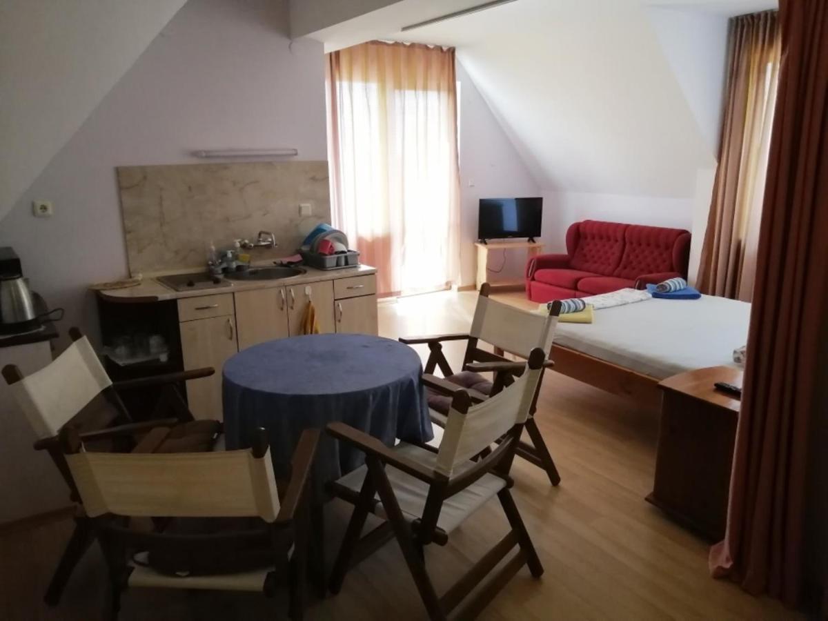 Guest House "Zora - Sarafovo" 布尔加斯 外观 照片