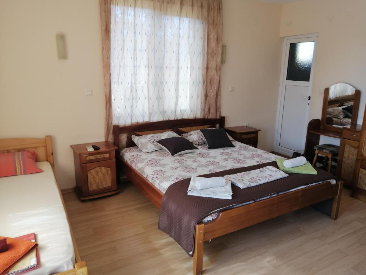 Guest House "Zora - Sarafovo" 布尔加斯 外观 照片