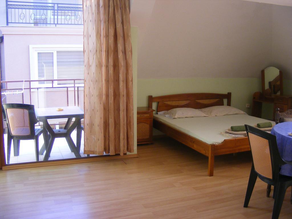Guest House "Zora - Sarafovo" 布尔加斯 外观 照片