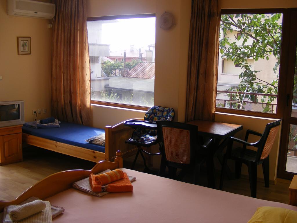 Guest House "Zora - Sarafovo" 布尔加斯 外观 照片